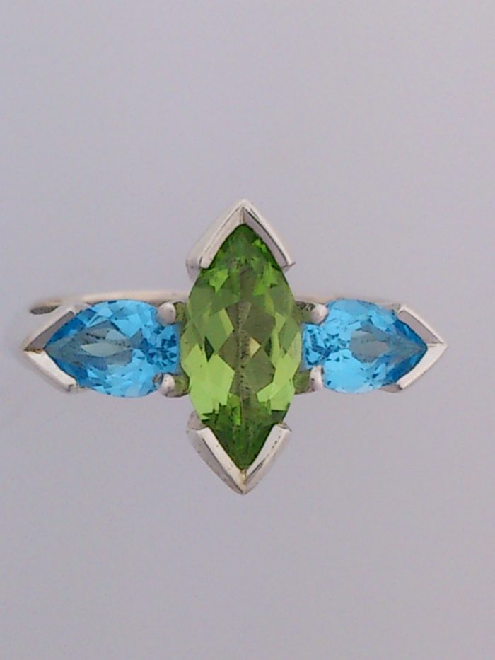 Peridot & Topaz Silver Ring - Image 3