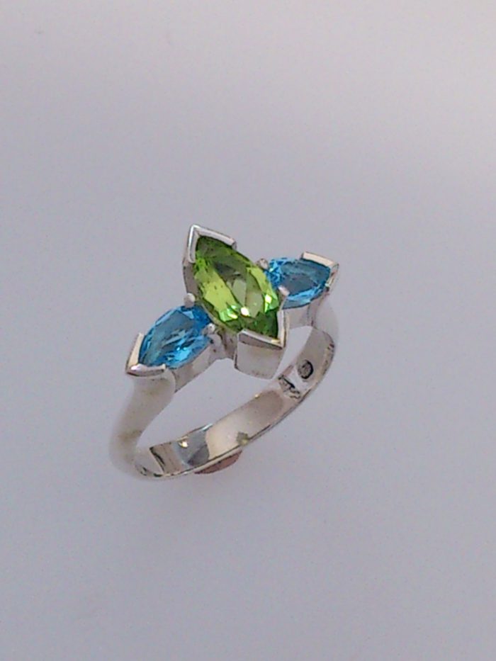 Peridot & Topaz Silver Ring - Image 2