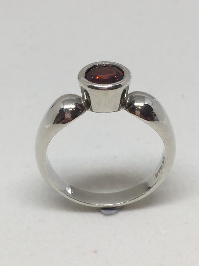 Round Garnet Silver Ring - Image 3