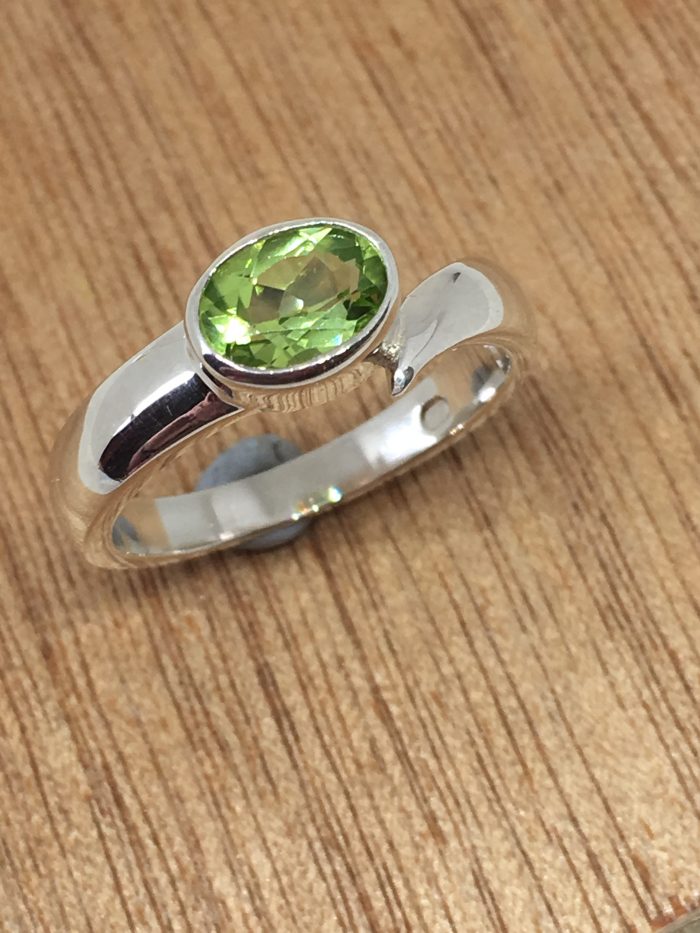 Silver Peridot Ring - Image 2