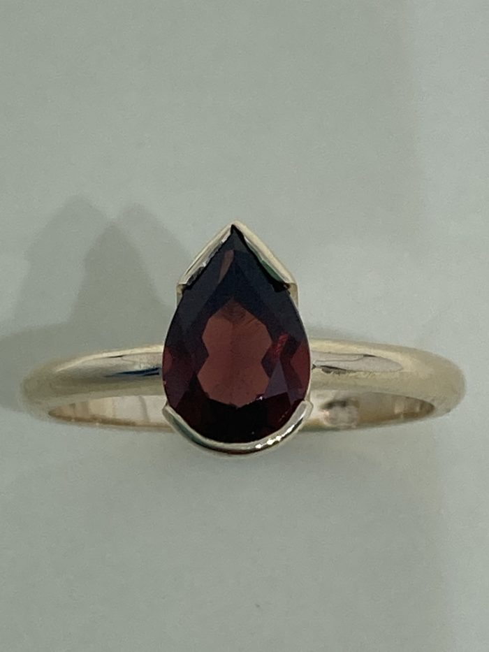 Pear Garnet ring - Image 2