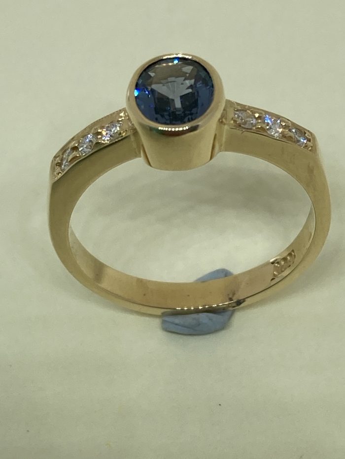 Spinel and Diamond Ring - Image 3
