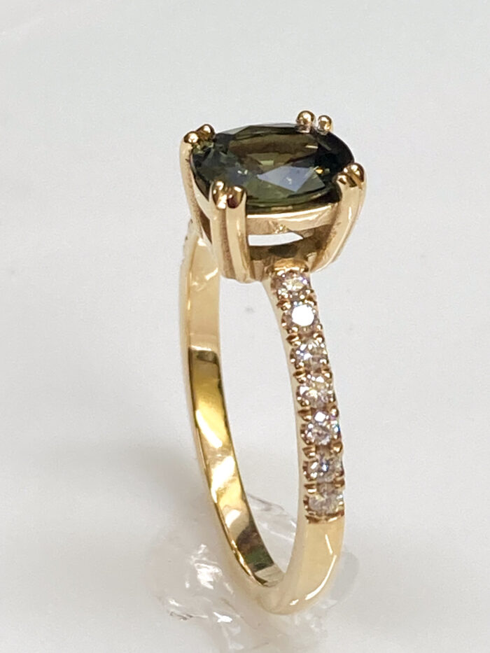 Green Sapphire & Diamond Ring - Image 2
