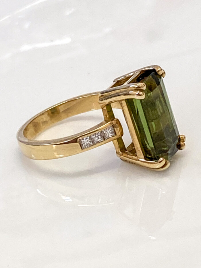 Green Tourmaline & Diamond Ring - Image 3